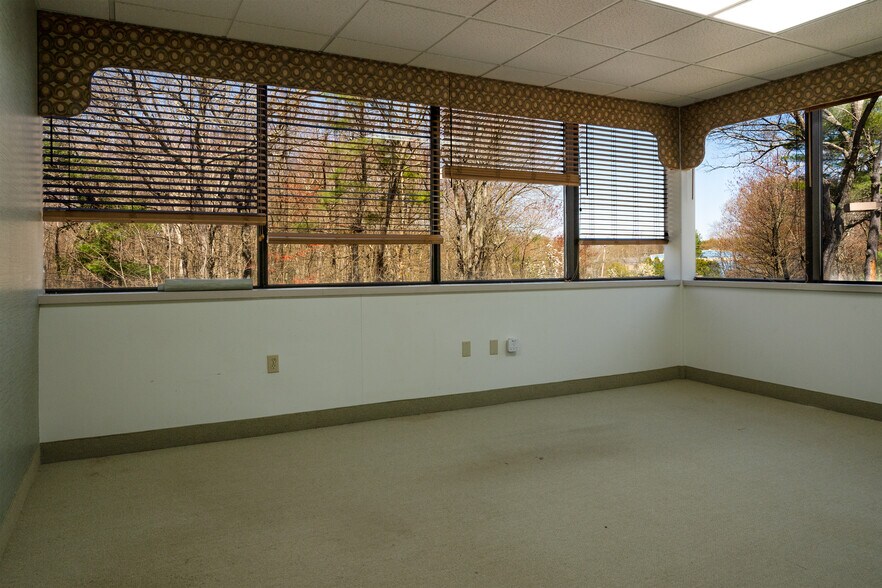 More Photos Of 200 Cordwainer Dr, Norwell Office For Lease