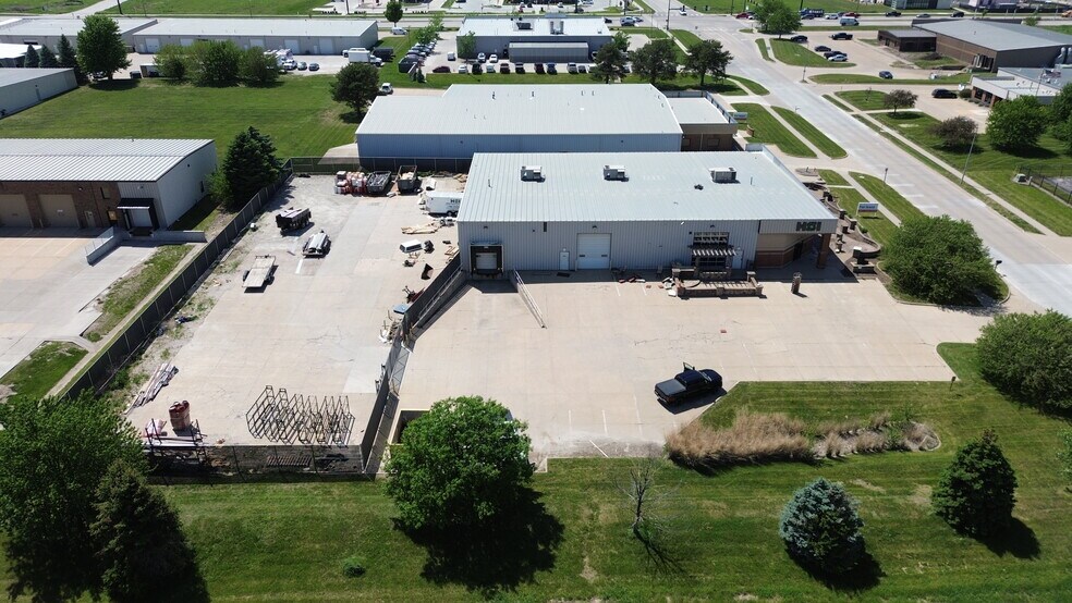 More Photos Of 16180 Laurel St, Waukee Flex For Lease