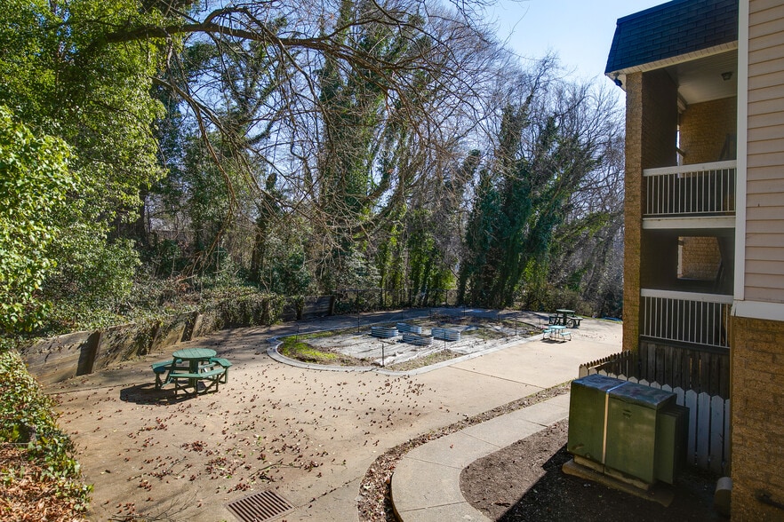 More Photos Of 3900 Forest Hill Ave, Richmond Apartments For Sale