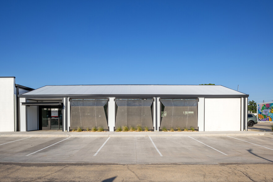 More Photos Of 211 N Elm St, Arlington Storefront For Lease