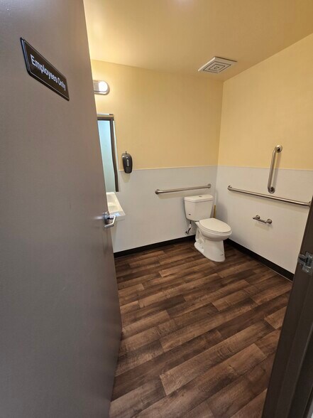 More Photos Of 6344 E Broadway Rd, Mesa Medical For Lease