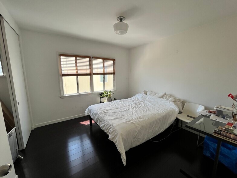 More Photos Of 1201 S Cloverdale Ave, Los Angeles Apartments For Sale