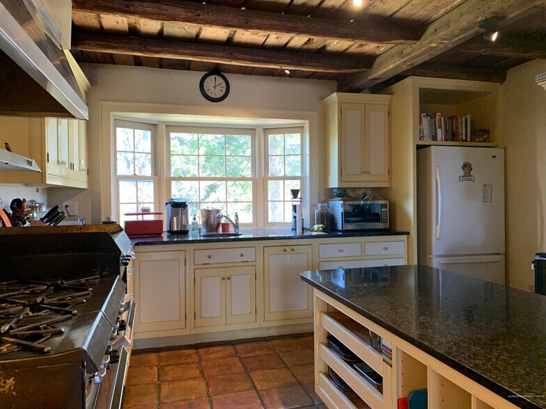 More Photos Of 15 Locke St, Kennebunkport Hospitality For Sale