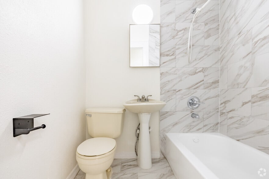 More Photos Of 218 N Pinellas Ave, Tarpon Springs Apartments For Lease