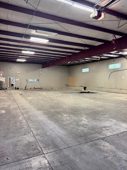 More Photos Of 9201 Brookwood Ct, Bonita Springs Showroom For Sale