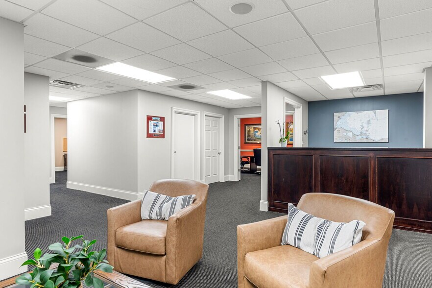 More Photos Of 222 Pearl St, New Albany Office Residential For Lease