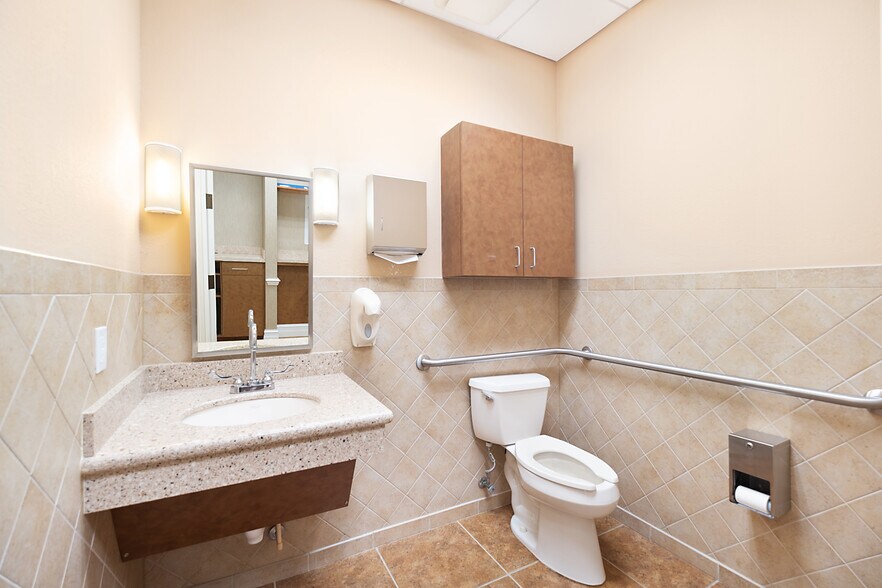 More Photos Of 3021 N Airport Pulling Rd, Naples Office For Sale