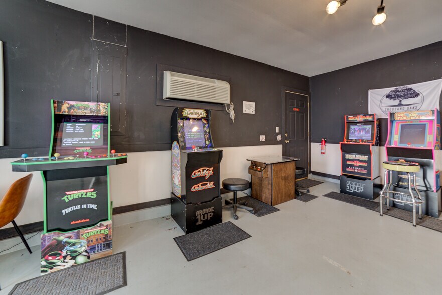 More Photos Of 446724 E 390 Rd, Langley Hotel For Sale