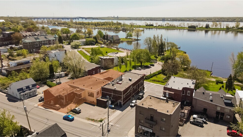 More Photos Of , Montréal General Retail For Sale