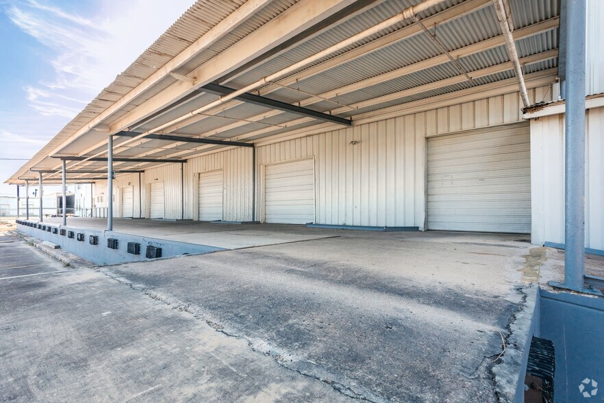 More Photos Of 320 S Utah Ave, Weslaco Warehouse For Lease