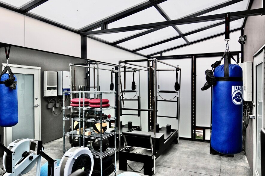 More Photos Of 1920 Olympic Blvd, Santa Monica Loft Creative Space For Lease