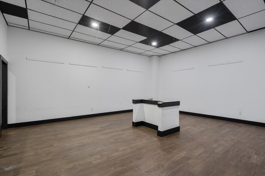 More Photos Of 10203 Old Manchaca Rd, Austin Flex For Lease