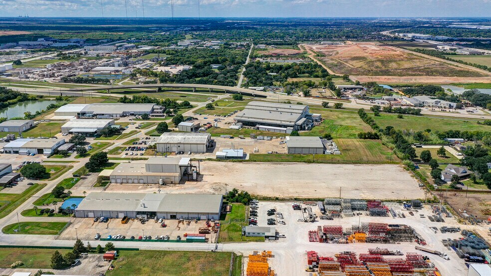 More Photos Of 55 Southbelt Industrial Dr, Houston Distribution For Lease