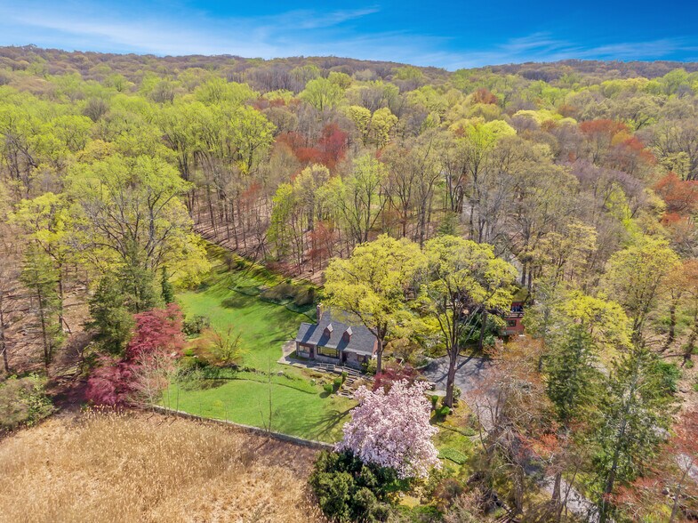 Primary Photo Of 300 Sheldon Ave, Tarrytown Specialty For Sale