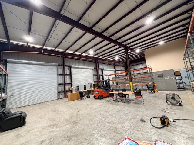 More Photos Of 905 Foster Way, South Daytona Warehouse For Lease