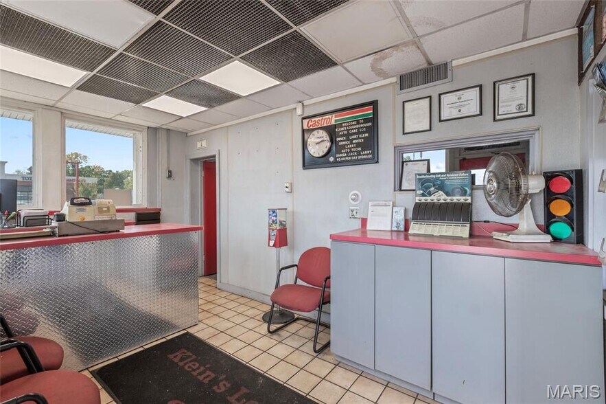 More Photos Of 6821 Morganford Rd, Saint Louis Auto Repair For Sale