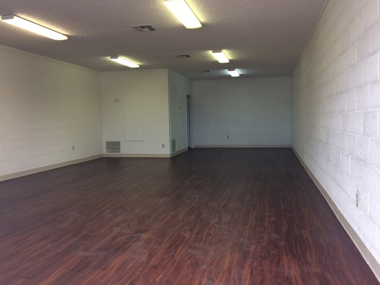 More Photos Of 4045 W Quail Ave, Las Vegas Warehouse For Lease
