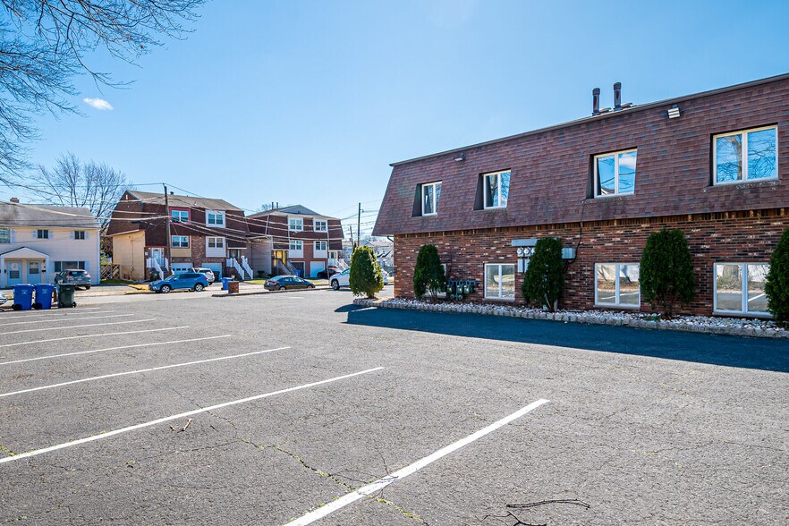 More Photos Of 894 Green St, Iselin Office For Sale