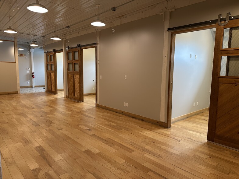 More Photos Of 9130 Otis Ave, Indianapolis Showroom For Sale