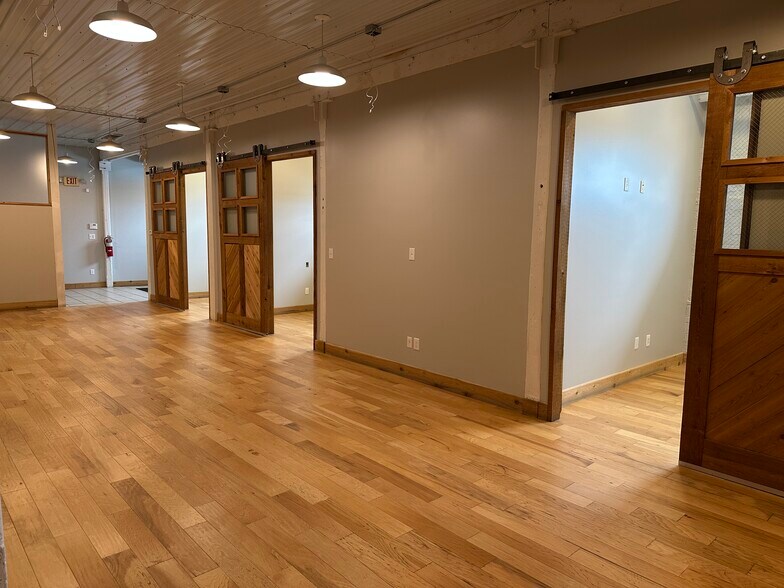 More Photos Of 9130 Otis Ave, Indianapolis Flex For Lease