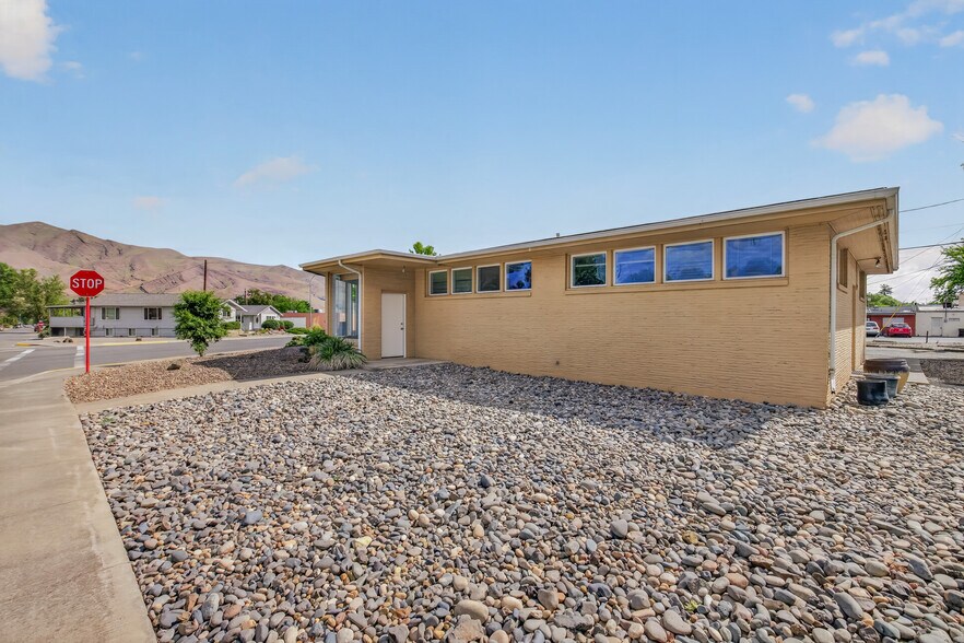 More Photos Of 619 Diagonal St, Clarkston Medical For Sale