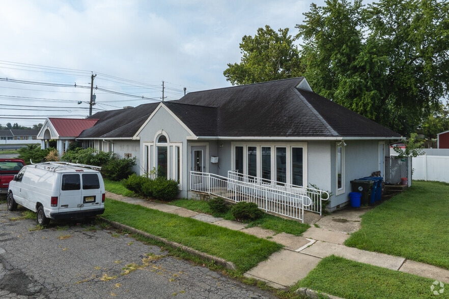 More Photos Of 666 Madison Ave, Burlington Medical For Sale