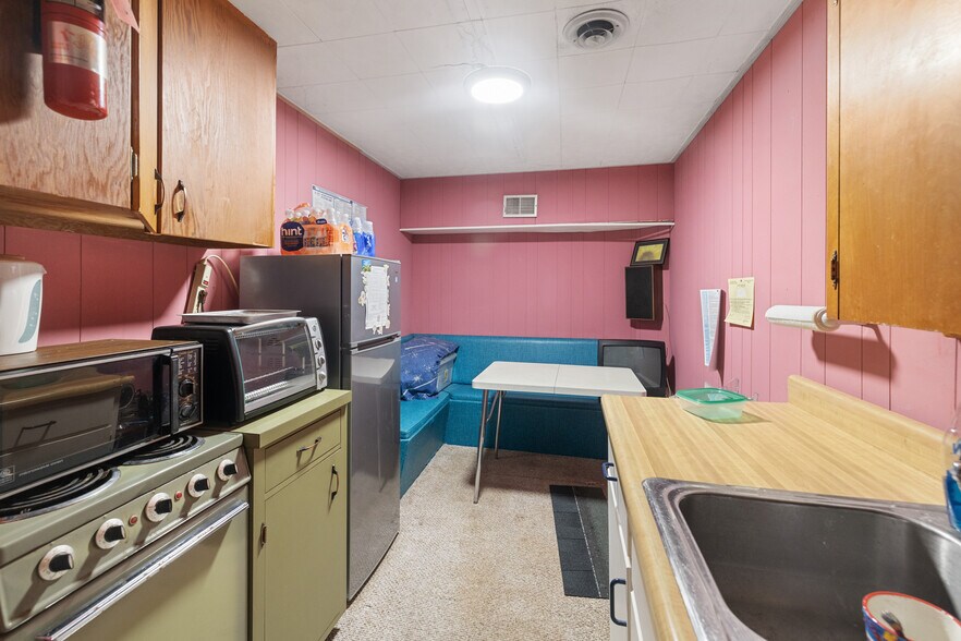 More Photos Of 105 N Main St, North Syracuse Medical For Sale