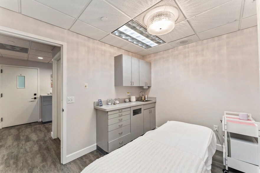 More Photos Of 148 East Ave, Norwalk Medical For Sale