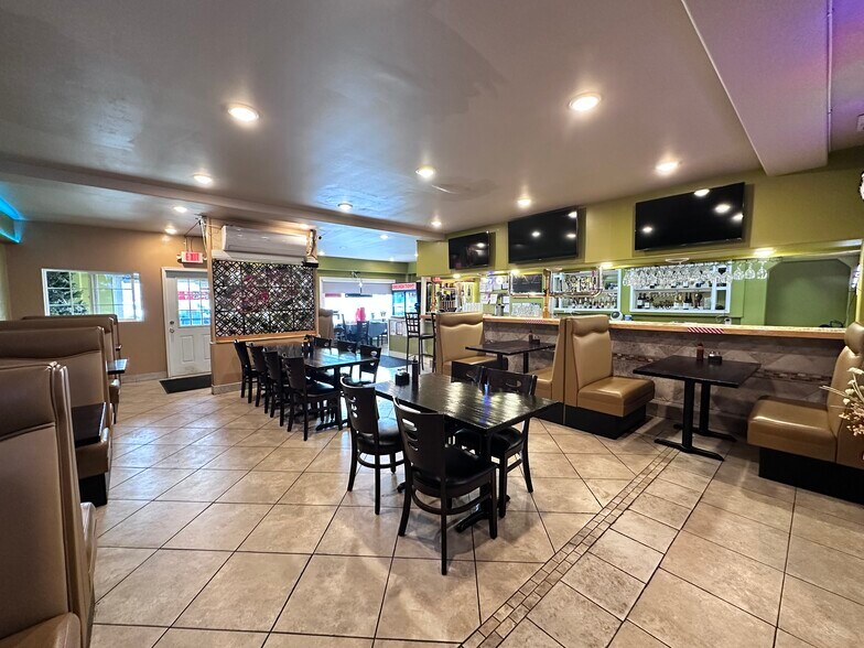 More Photos Of 1454 S Cushman St, Fairbanks General Retail For Sale