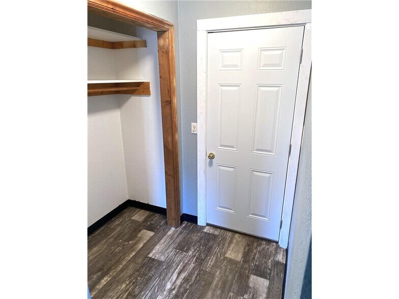 More Photos Of 905 E Fifth St, Blue Earth Apartments For Sale