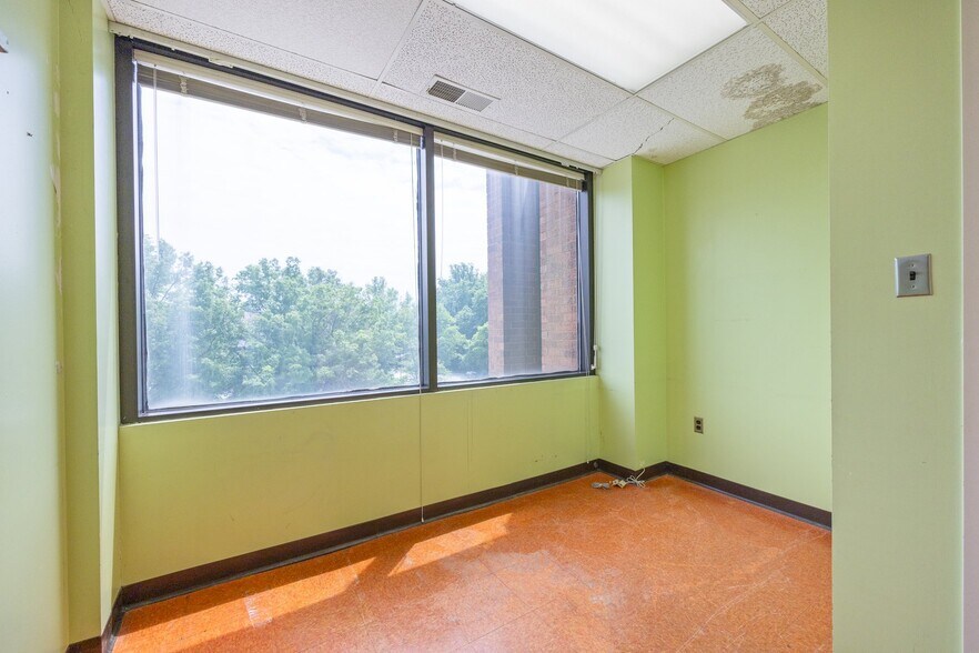 More Photos Of 7600 Osler Dr, Towson Medical For Sale