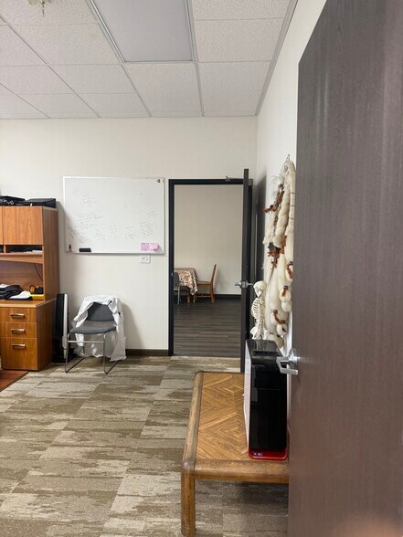 More Photos Of 4974 S Rainbow Blvd, Las Vegas Office For Sale