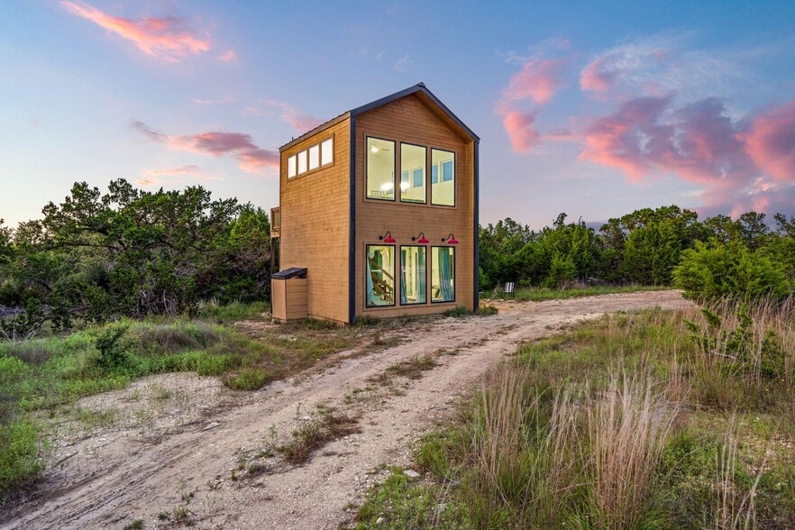 More Photos Of 5460 FM 2325, Wimberley Hotel For Sale