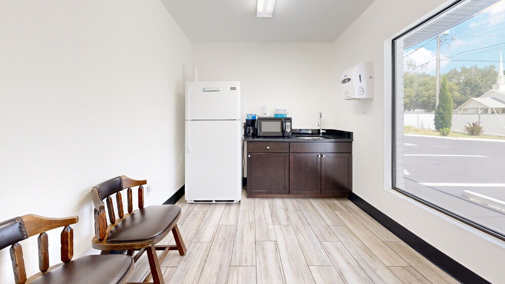 More Photos Of 174 NW 9th ave, Mulberry Distribution For Lease