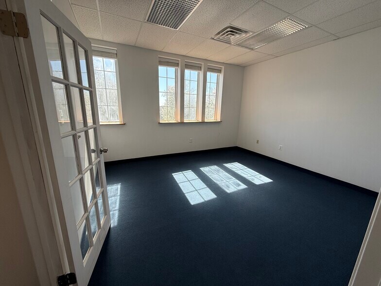 More Photos Of 963 Street Rd, Southampton Medical For Lease