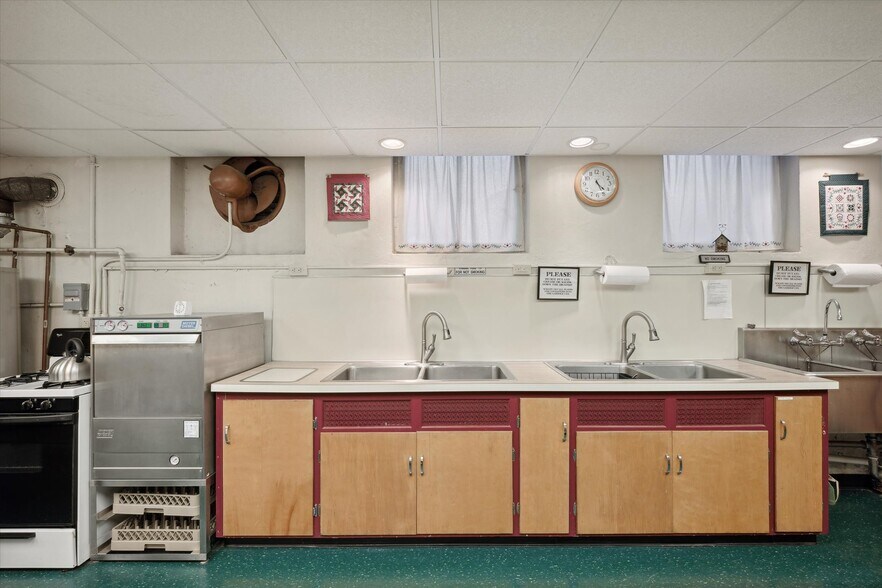 More Photos Of 725 Navarre Ave, Toledo Religious Facility For Sale