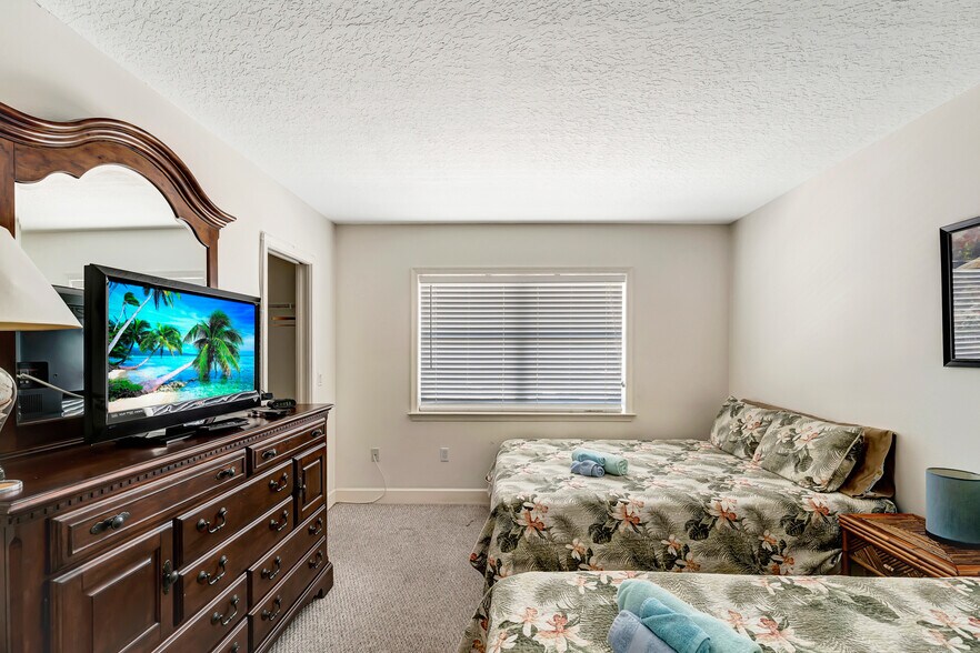 More Photos Of 23 Royal Palm Pointe, Vero Beach Restaurant For Sale