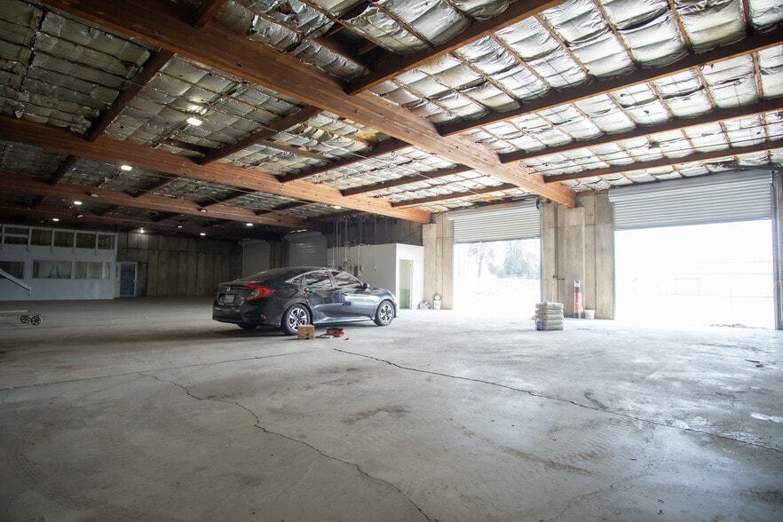 More Photos Of 545 W Main St, Ontario Warehouse For Lease