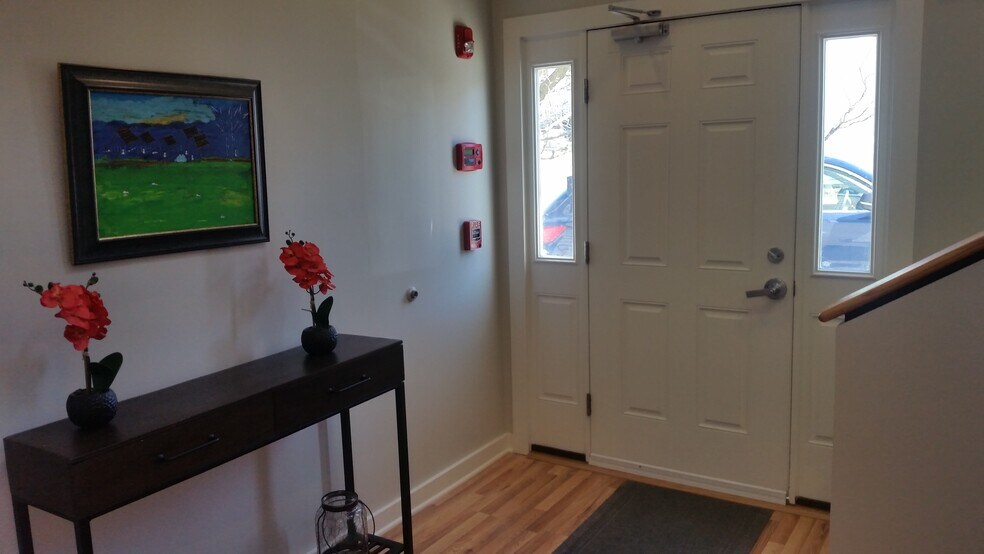 More Photos Of 16 Division St W, Greenwich Loft Creative Space For Lease