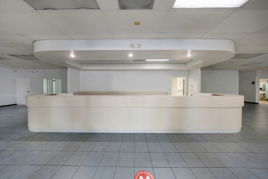 More Photos Of 2901 NW 17th Ave, Miami Office For Sale