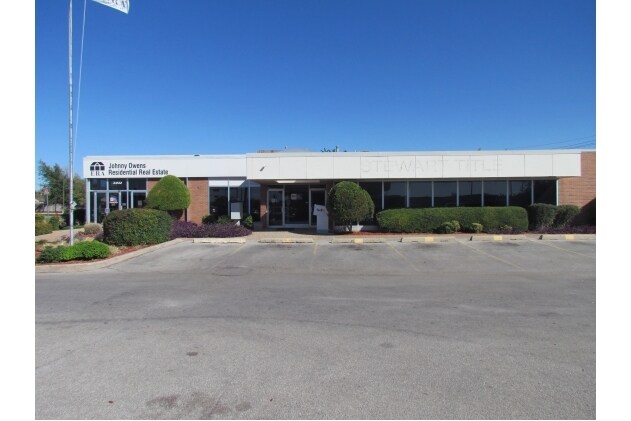 More Photos Of 2202 NW Ferris Ave, Lawton Medical For Sale