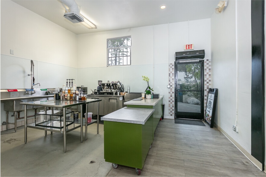 More Photos Of 605 Azusa, Azusa Storefront Retail Office For Sale