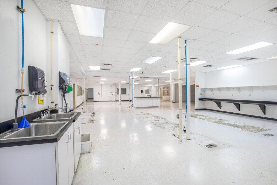 More Photos Of 27 E Hibiscus Blvd, Melbourne Medical For Sale