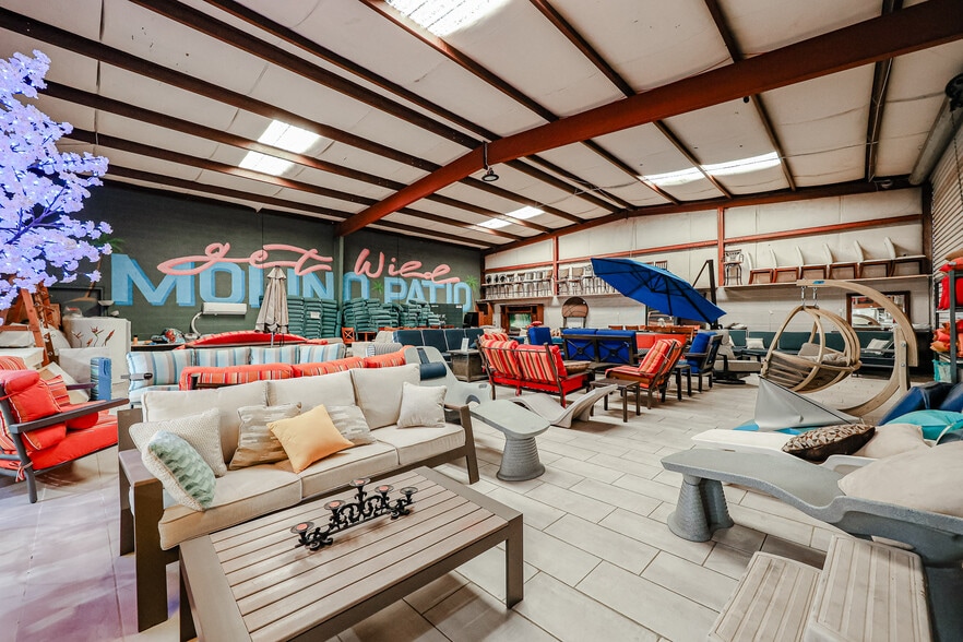 More Photos Of 236 S Alma School Rd, Mesa Showroom For Sale