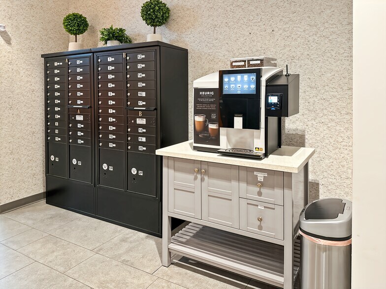 More Photos Of 980 W 6th St, Ontario Coworking Space