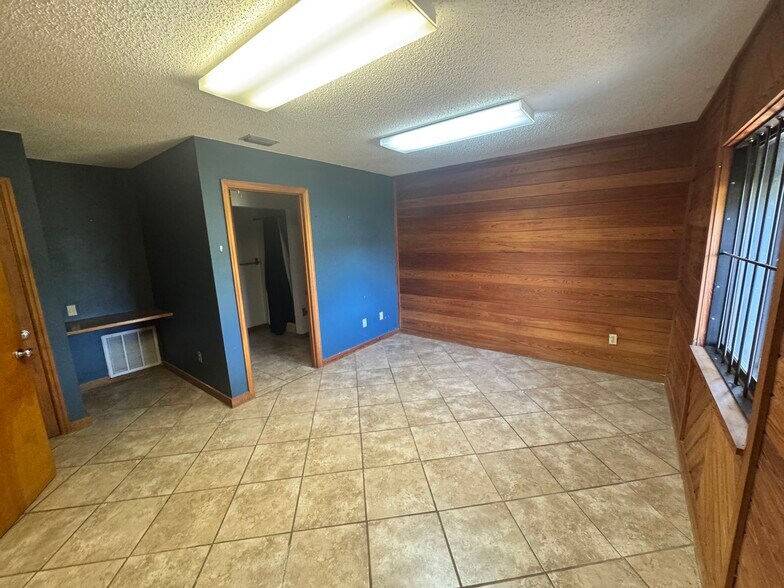 More Photos Of 1074 N Us-1, Ormond Beach Manufacturing For Lease