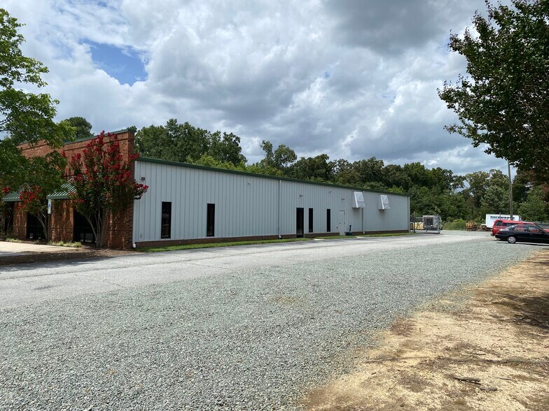 More Photos Of 6909 Burlington Rd, Whitsett Freestanding For Lease