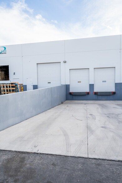 More Photos Of 4535 Statz St, North Las Vegas Warehouse For Lease