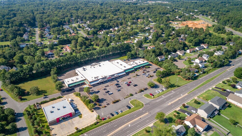 More Photos Of 282 Deacon Rd, Fredericksburg Storefront For Lease