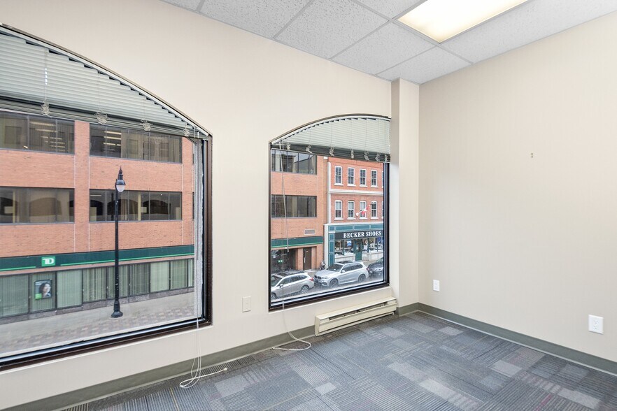More Photos Of 100 Princess St, Kingston Medical For Lease